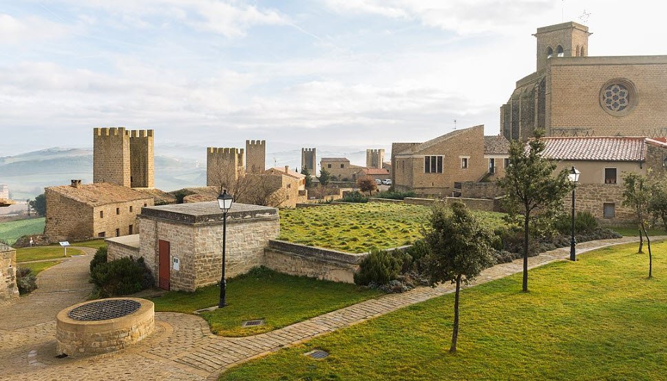 Cerco de Artajona, Spain
